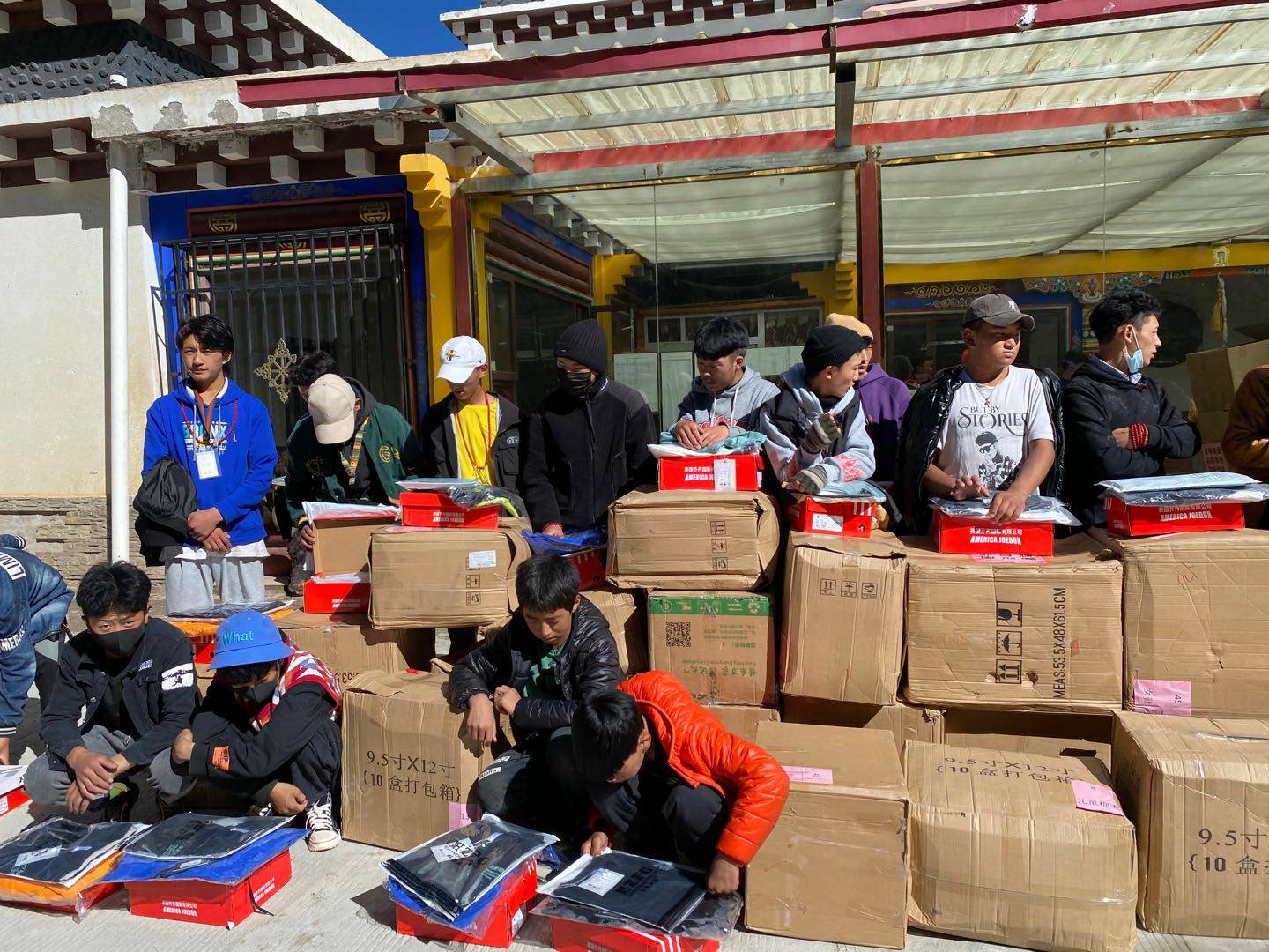 济南俊雄新能源汽车销售有限公司公益回顾丨家国同欢月同圆 温暖满载甘孜州(图7)