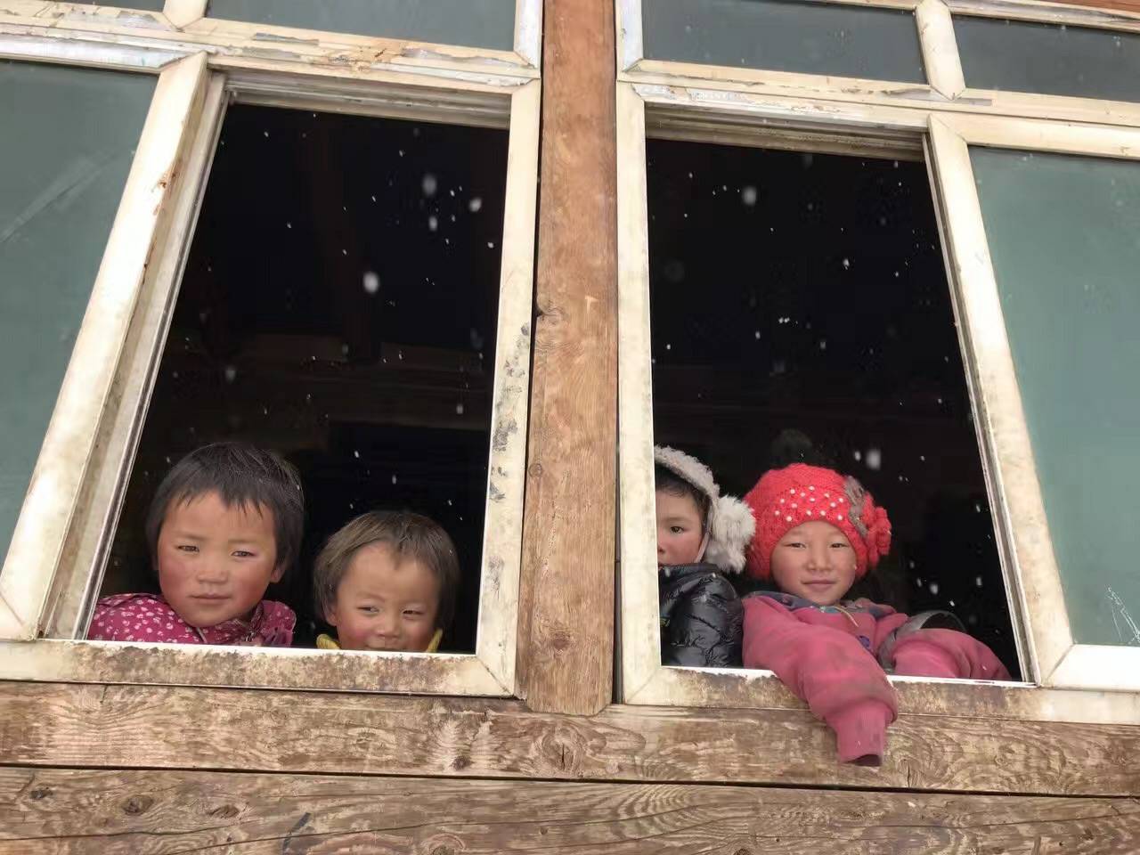 济南俊雄新能源汽车销售有限公司公益回顾丨家国同欢月同圆 温暖满载甘孜州(图9)