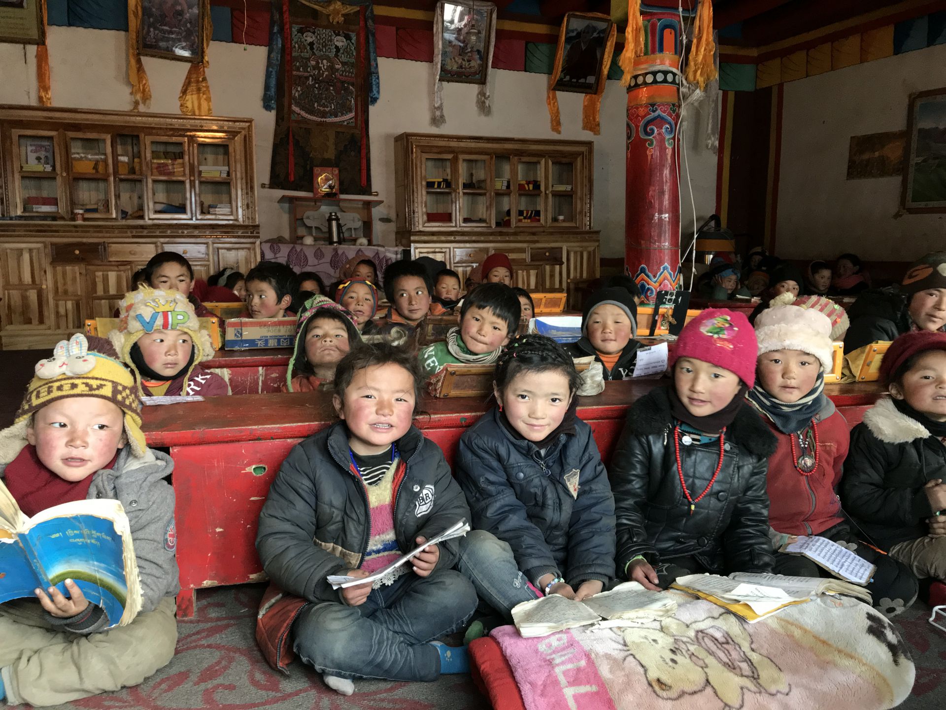 济南俊雄新能源汽车销售有限公司公益回顾丨家国同欢月同圆 温暖满载甘孜州(图11)