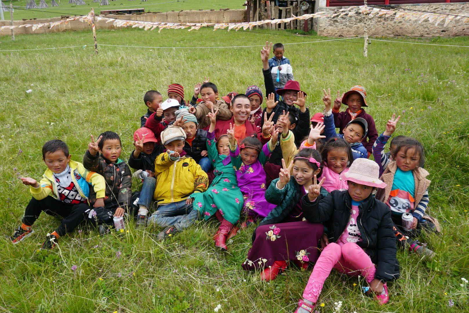 济南俊雄新能源汽车销售有限公司公益回顾丨家国同欢月同圆 温暖满载甘孜州(图14)